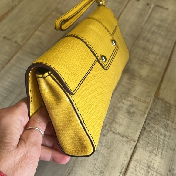 BANANA REPUBLIC NWT YELLOW LEATHER WRISTLET CLUTCH BAG - Picture 3 of 12